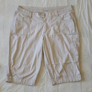Ladie's capris 26W